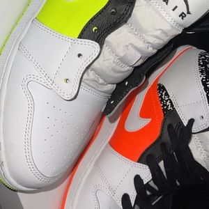 Jordan 1 mid composition.